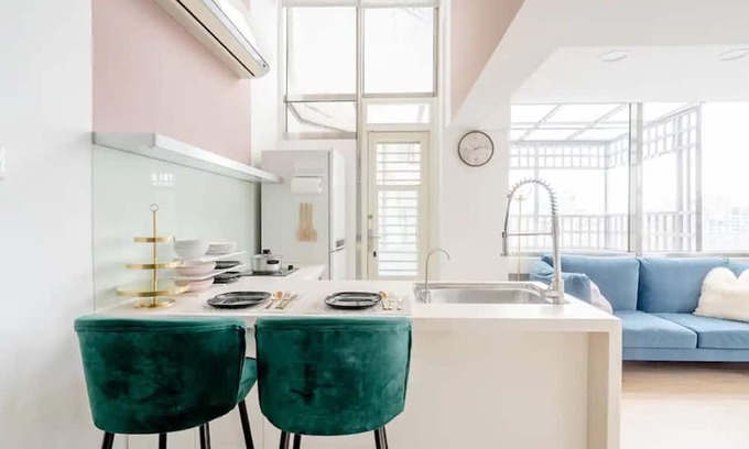 Daan Apartment | Bright and Spacious Duplex. Abundant natural light