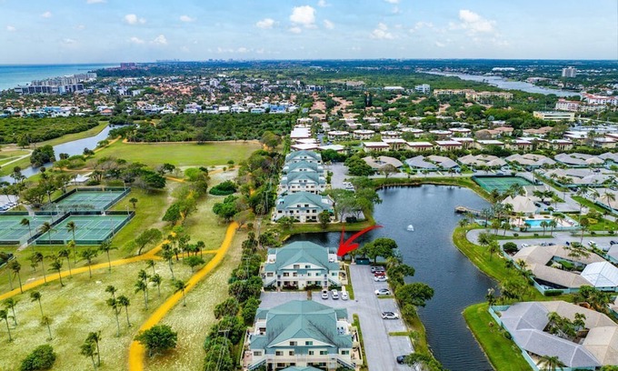 Jupiter Condo | WEEKLY/MONTHLY Jupiter BEACH RENTAL! 3 BR Extremely Upgraded-Steps to Beach.