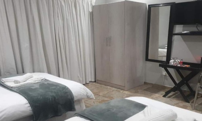 Fichardt Park Apartment | Orchard Guesthouse Double Room