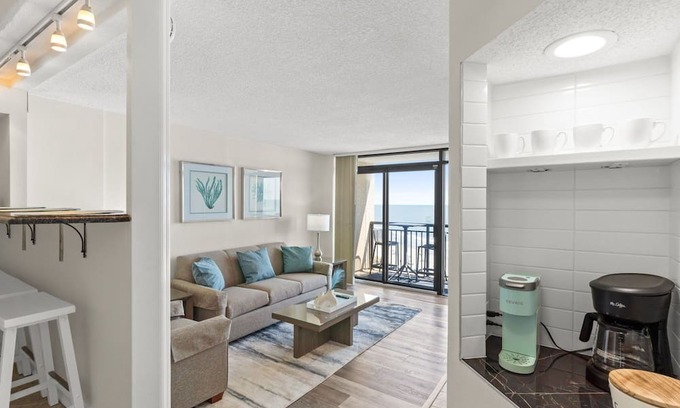 Briarcliffe Acres Condo | 1 King BR Oceanfront Resort,Prime location in North Myrtle Beach
