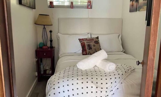 Central Frontenac House | Godfrey Lakefront Getaway