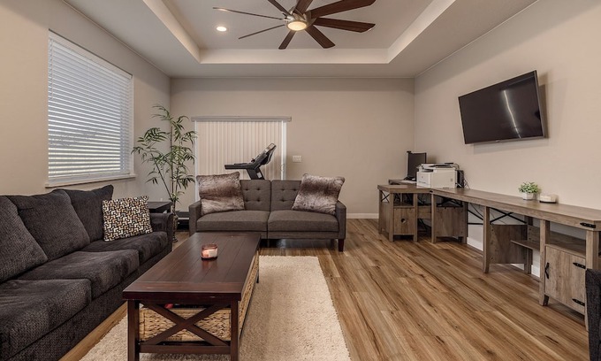 Palmer House | 3-bedroom townhome in perfect Palmer with WiFi