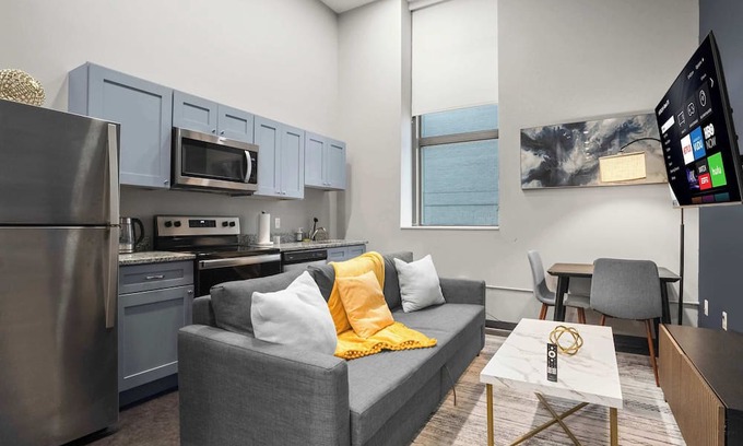 Cultural District Apartment | CozySuites Modern 1BR in Downtown Pitts #3