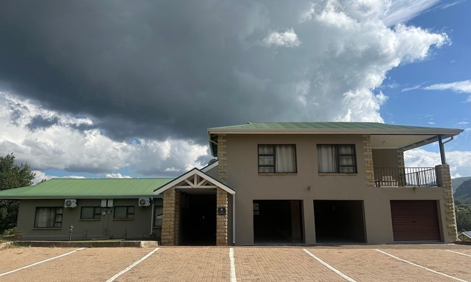 Clarens Villa | Spacious 5-bedroom villa in delightful Clarens with AC, WiFi