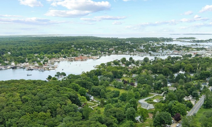 West Mystic House | Cozy 1-bedroom house within walking distance to Downtown Mystic!