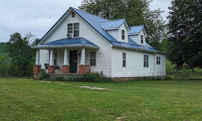 Island City Other | Sturgeon Creek Farm - farmstay - pet friendly
