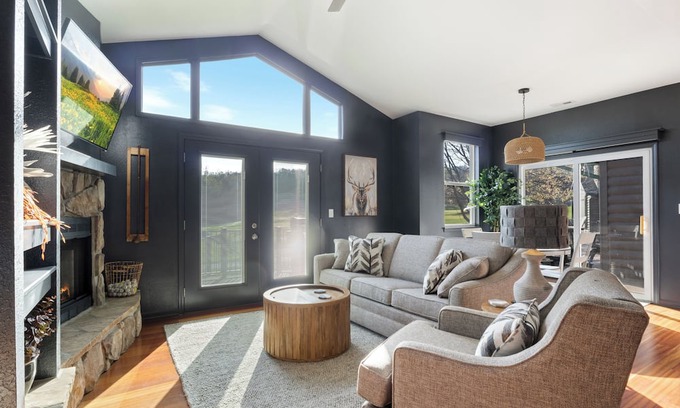 Camdenton Cottage | Charming cottage overlooking the 15th fairway at Old Kinderhook Golf Course!