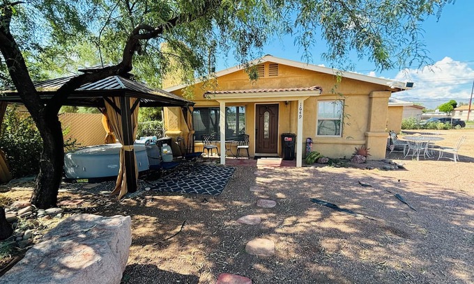 Sam Hughes House | Spacious 4-bedroom house in marvelous Tucson with AC, WiFi