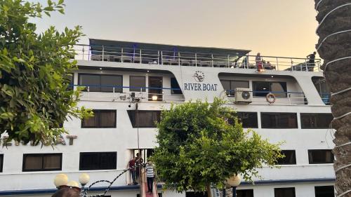 Cairo Boat Rental | نايل كروز نايل سمارت MS River