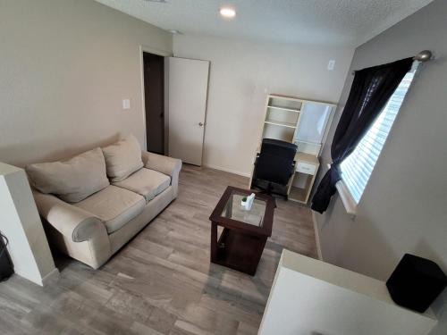Houston House | Big room with a private bathroom